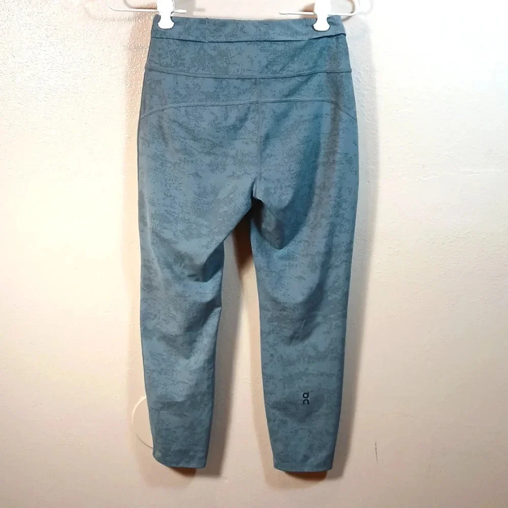 On Running Women's 7/8 Running Tights size XS or Small